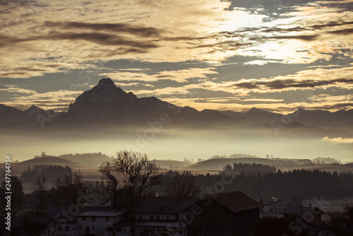 Panorama Allg  u mit Bergen und Nebel  Alpenlandschaft