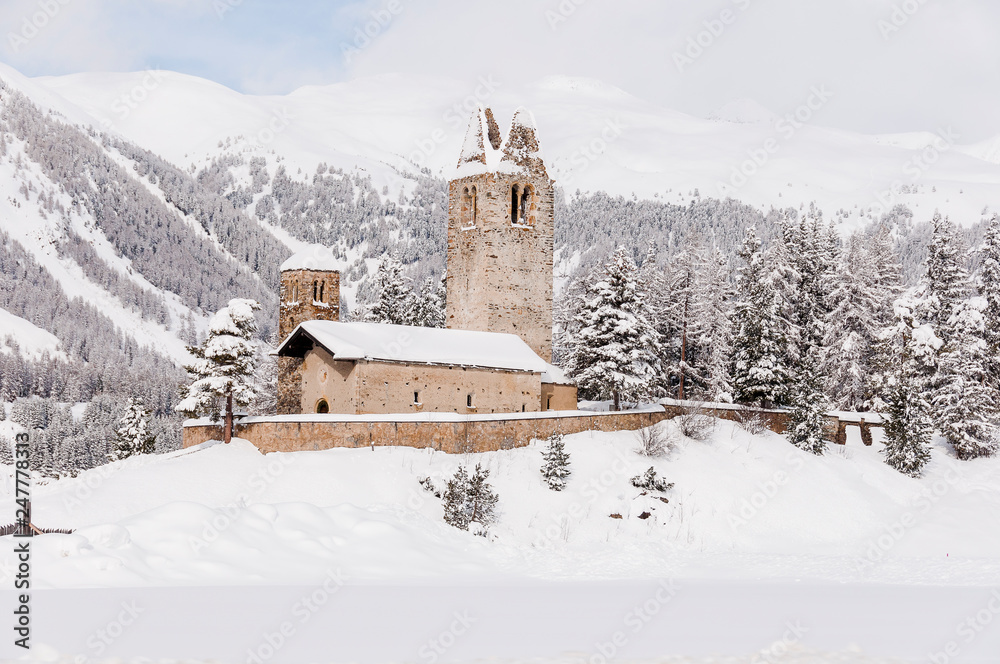 Celerina, San Gian, Kirche Pfarrkirche, Oberengadin, Alpen, Graubünden, Winter, Wintersport, Schweiz