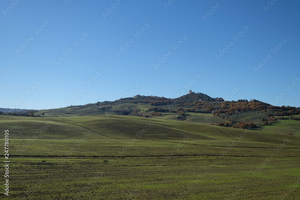 オルチャ渓谷の丘