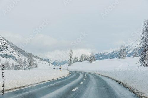St. Moritz, Samedan, Oberengadin, Bergstrasse, Alpen, Wintersport, Winterlandschaft, Winter, Graubünden, Schweiz © bill_17