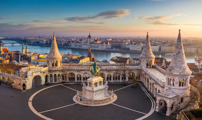 Acrylglasbilder Budapest Fischerbastei mit Stephansstatue im Morgenlicht  © zgphotography