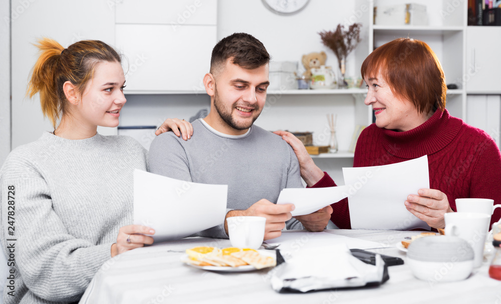 Fototapeta premium Happy family reading mail together