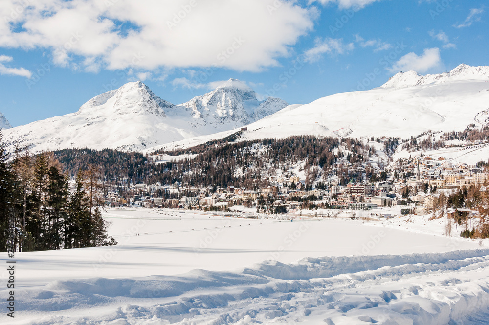 St. Moritz, St. Moritzersee, Corviglia, Piz Nair, Piz Julier, Oberengadin, Alpen, Winter, Wintersport, Graubünden, Schweiz