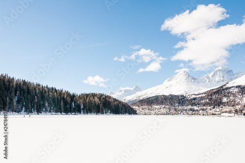 St. Moritz, St. Moritzersee, Piz Julier, Piz Albana, Alpen, Oberengadin, Winter, Wintersport, Graubünden, Schweiz