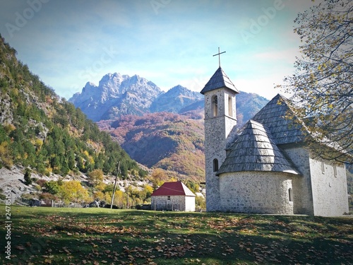 Kościół w wiosce Theth w Górach Przeklętych w Albanii photo