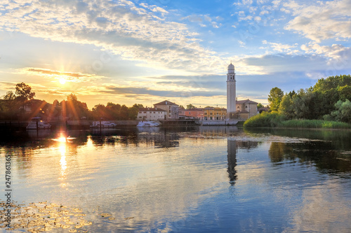 Casier e l'a lzaia del Sile al Tramonto, Veneto, Treviso