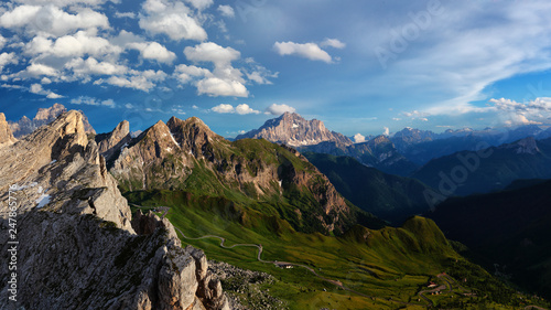 Vista panoramica nelle Dolomiti, dalla cima del Monte Averau con vista verso il Monte Civetta, Cortina, Veneto,