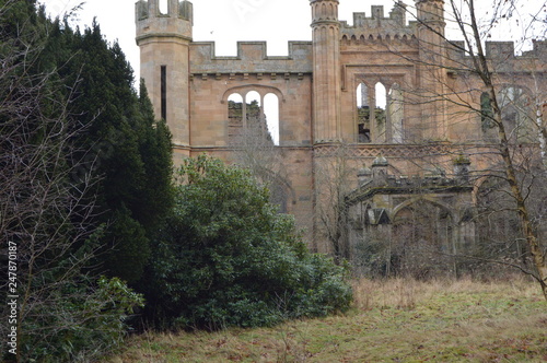 Foto The striking ruins of Crawford Priory, Springfield, Cupar, Fife, extended in early 19th century