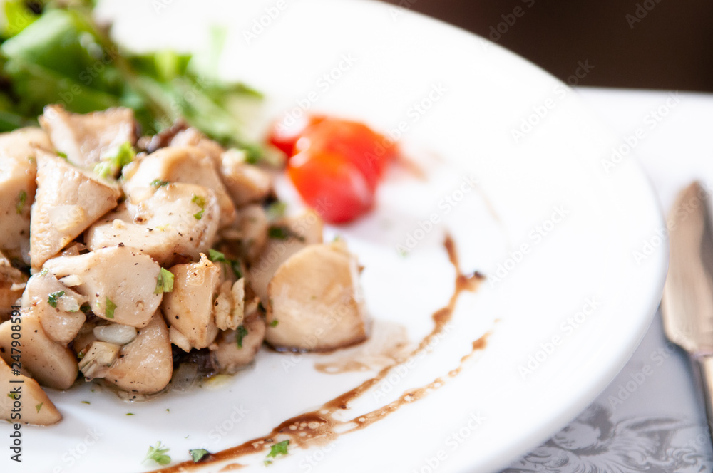 Grilled chicken with green salad and balsamic dressing Grilled chicken with green salad and balsamic dressing