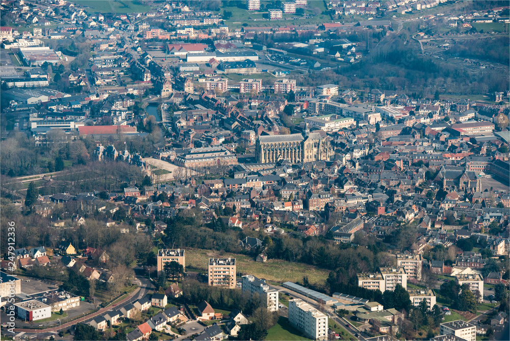 vue aérienne de la ville d'Eu en France