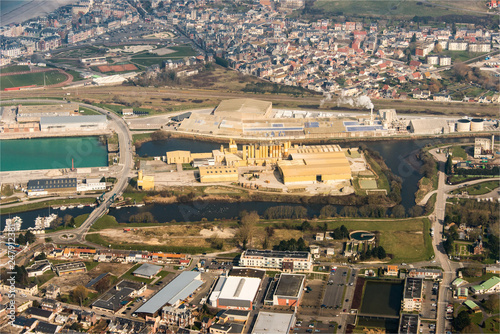 vue aérienne d'une usine au Tréport en France