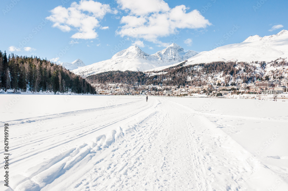 St. Moritz, St. Moritzersee, Alpen, Oberengadin, Dorf, Piz Julier, Corviglia, Graubünden, Winter, Sport