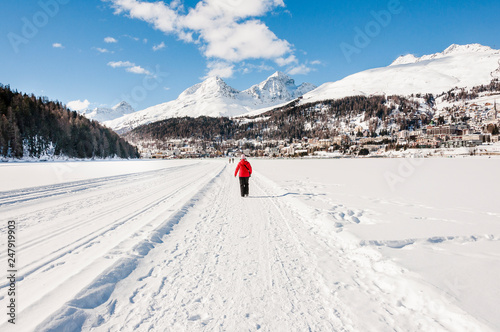 St. Moritz, Oberengadin, Engadin, St. Moritzersee, Winterwanderweg, Wanderer, Winter, Alpen, Graubünden, Schweiz