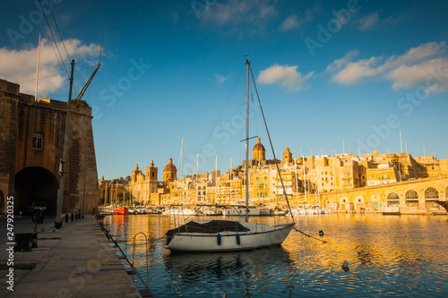 Senglea harbor photo