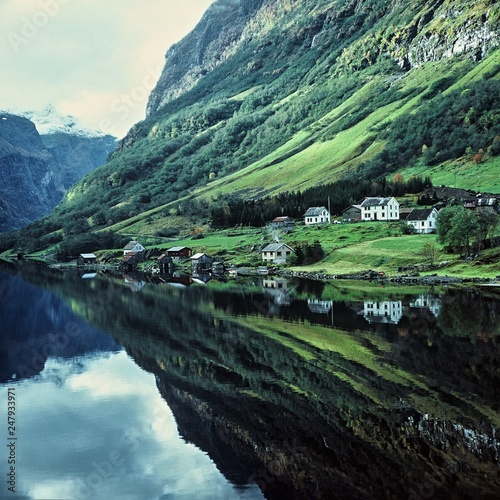 Im malerischen Naerö Fjord - Norwegen