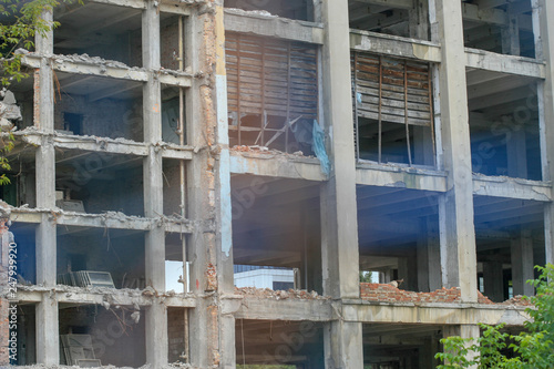 rozbiórka starej fabryki duży gmach budynek warszawa © Arkadiusz