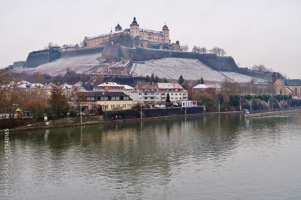 Würzburg im Winter, Blick zur Festung Marienberg