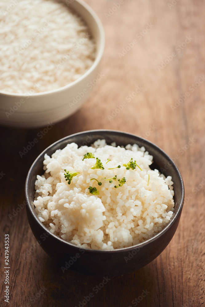 cooked jasmine rice and raw organic rice