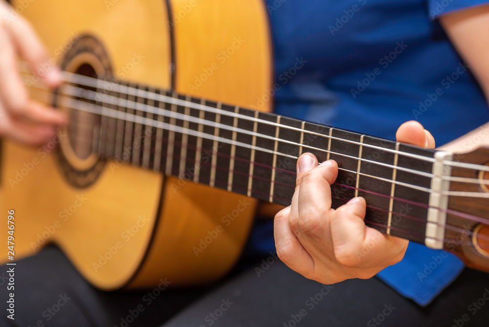 Obraz premium Playing guitar.
