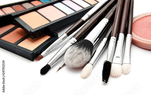 Fotografie Various set of professional makeup brushes and palette of colourful eye shadows