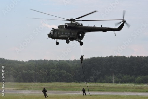 Deploying troops from a military helicopter using fast-roping technique