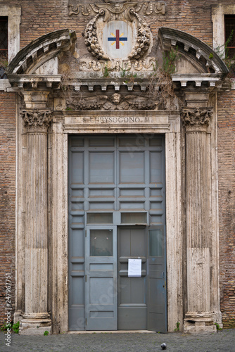 porte ancienne à Rome