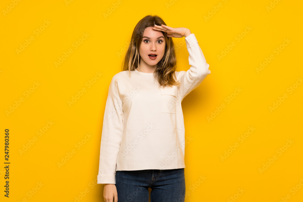 Fototapeta premium Teenager girl over yellow wall has just realized something and has intending the solution