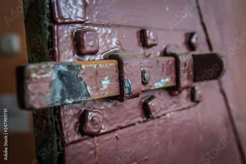 Zasuwa drzwi w więzieniu © Mariusz Pracki