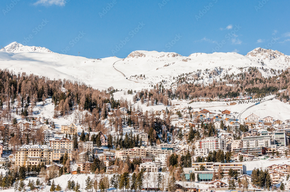 St. Moritz, St. Moritzersee, Corviglia, Piz Nair, Alpen, Oberengadin, Winter, Wintersport, Winterwanderweg, Skipiste, Graubünden, Schweiz