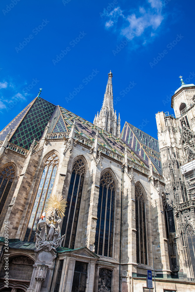 Obraz premium The beautiful antique Saint Stephen Cathedral built on 1160 located at Stephansplatz in Vienna