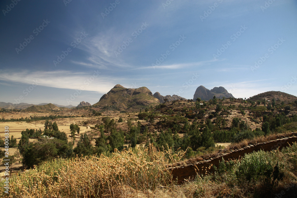 góry semien w etiopii z daleka - obrazy, fototapety, plakaty 