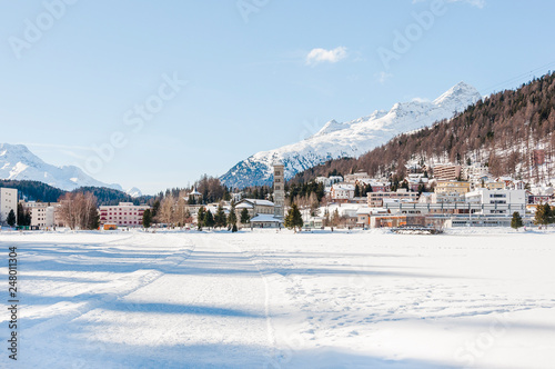 St. Moritz  St. Karl Borrom  us  Kirche  St. Moritz Bad  St. Moritzersee  Winter  Wintersport  Winterwanderweg  Oberengadin  Alpen  Graub  nden  Schweiz