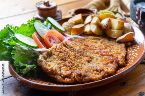 Photo Traditional milanese beef and french fries