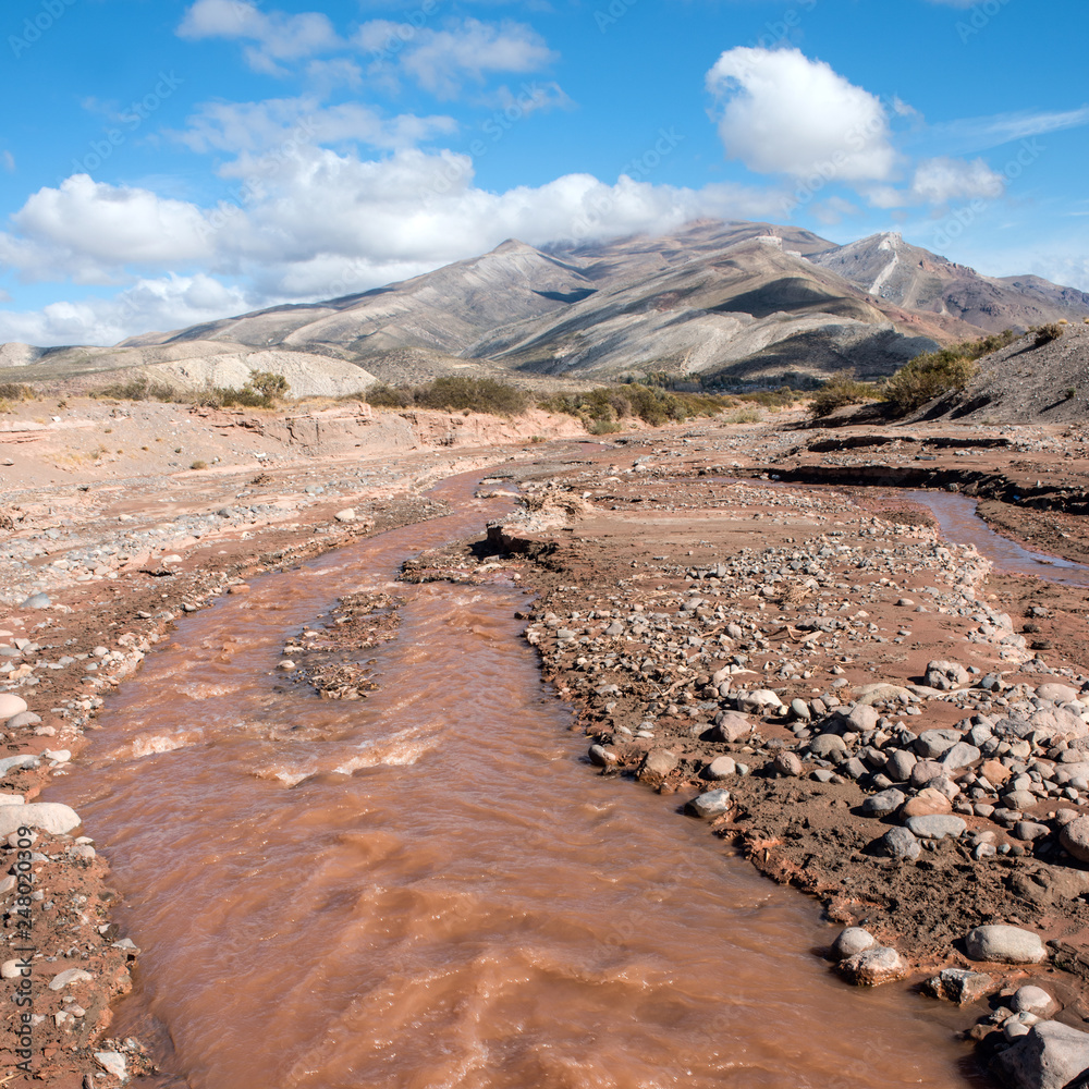 Φωτογραφία Layered sedimentary rocks in the colorful valley of the Rio Grande (Spanish for