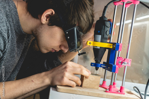 Fotografija scientist drill circuit in laboratory b
