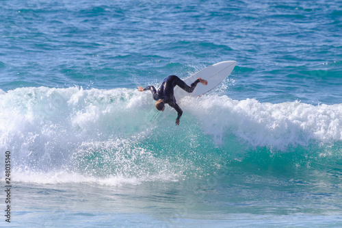 Manobra de surfista na praia do guincho Cascais Portugal