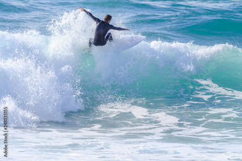 Manobra de surfista na praia do guincho Cascais Portugal