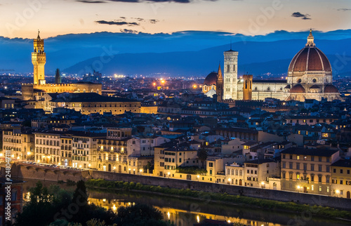 Fototapeta Naklejka Na Ścianę i Meble -  Florence Duomo light up at night