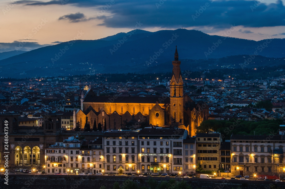 Obraz premium view of Basilica of Santa Maria Novella at night in Florence, Italy