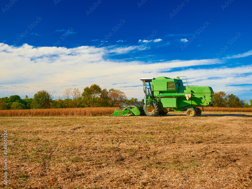Obraz premium Harvester Machine in Soybean Field