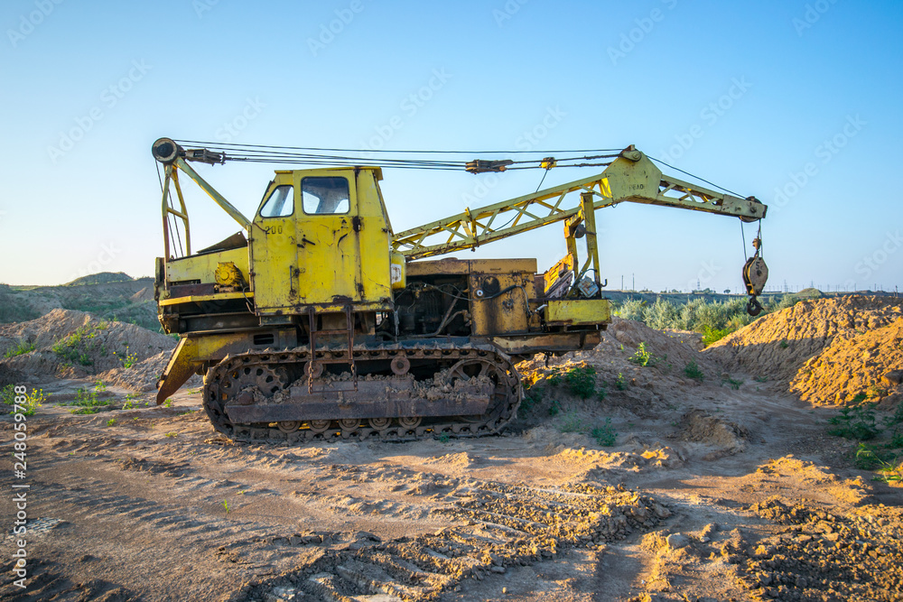 Biggest excavator in the world working, Bagger 228, Ukraine. Big mine, develop mineral resources, excavator digs, metallurgy in Ukraine Biggest excavator in the world working, Bagger 228, Ukraine. Big mine, develop mineral resources, excavator digs, metallurgy in Ukraine