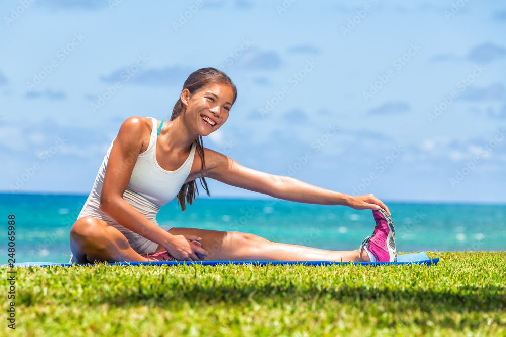 Fitness woman stretch legs doing warm-up before run workout training  outdoor. Asian athlete stretching side hamstring muscle yoga stretched leg  stretches exercises in outdoor gym. Stock Photo
