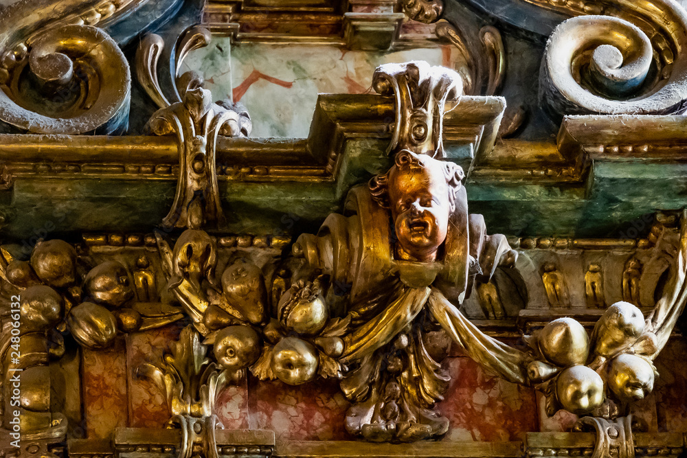 Chérubin sculpté dans du bois doré, Cathédrale Sainte Croix, Barcelone
