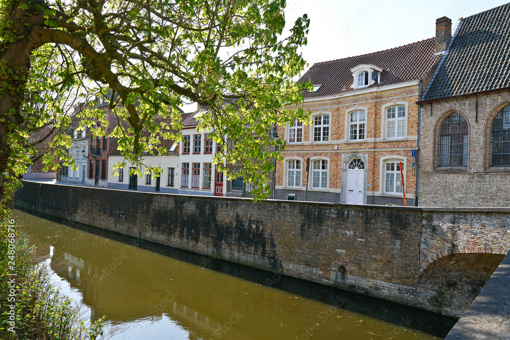 Bruges au fil de la rivière