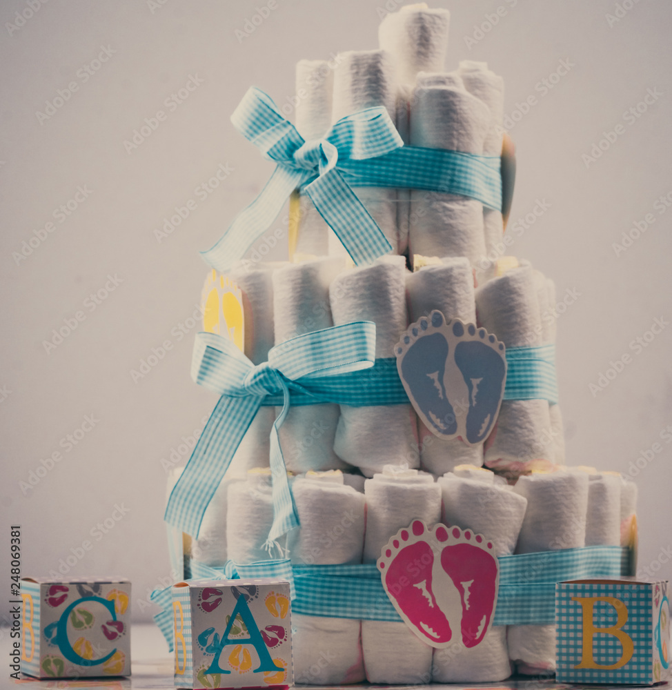 Baby shower baby shower cake tort ciasto diapers new born noworodek prezent - obrazy, fototapety, plakaty 