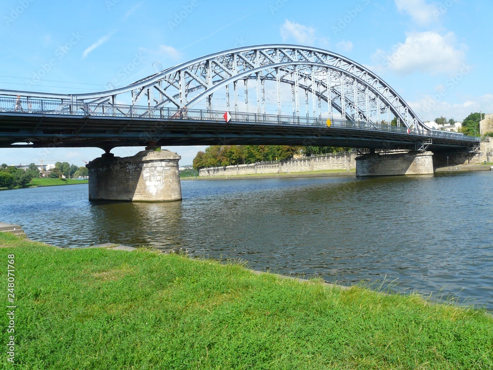 Fototapeta premium KRAKÓW MOST MARSZAŁKA PIŁSUDSKIEGO NAD WISŁĄ POLSKA