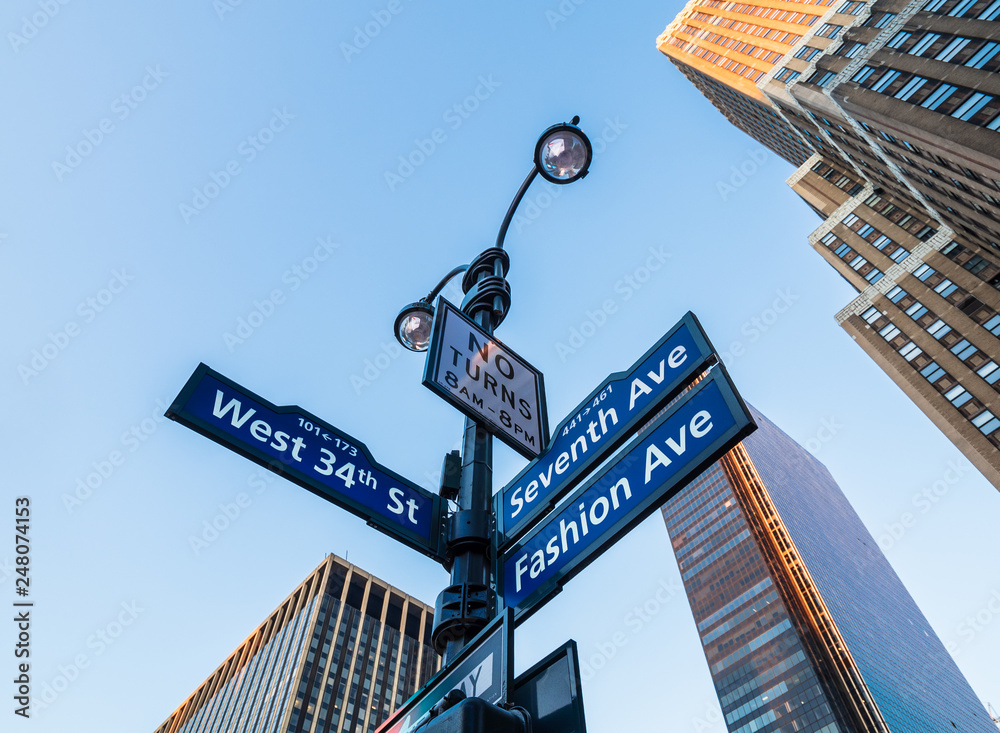 ニューヨーク マンハッタンの道路標識 Stock Photo | Adobe Stock