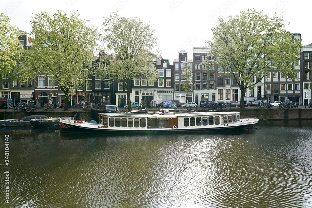 Canal et péniche Amsterdam