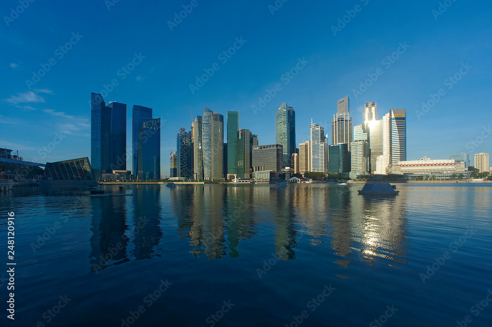 Fototapeta premium The Singapore skyline along Marina Bay