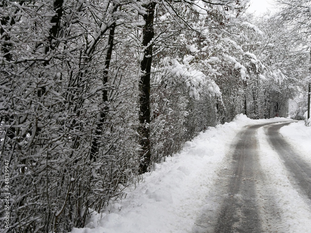 Obraz premium winterliche Straßenverhätnisse